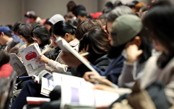 정시 대비 입시설명회 찾은 수험생과 학부모들