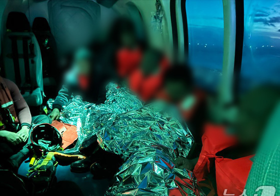 제주 해상서 구조된 中선원들, 인근 선박 도움으로 구조 요청