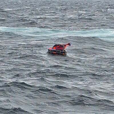 본문 이미지 -  바지선 선원들이 타고 있었던 구명벌.&#40;제주해경청 제공. 재판매 및 DB 금지&#41;/뉴스1