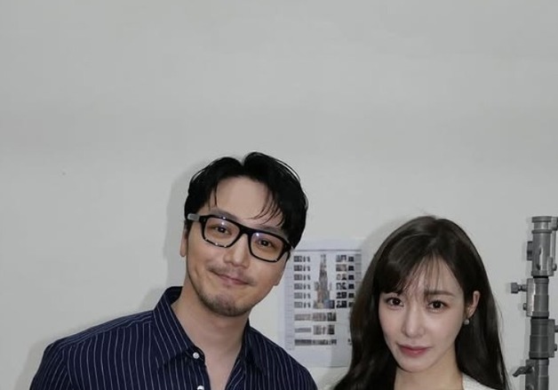 손 꼭 잡은 변요한♥티파니 영, 결혼 후 첫 부부동반 데이트 '화제'