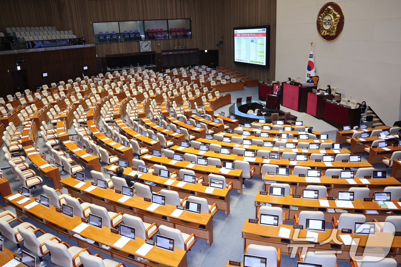 (서울=뉴스1) 신웅수 기자 = 추경호 국민의힘 의원이 13일 서울 여의도 국회에서 열린 제430회국회(임시회) 제1차 본회의에서 은행법 일부개정법률안에 대한 무제한 토론(필리버스 …