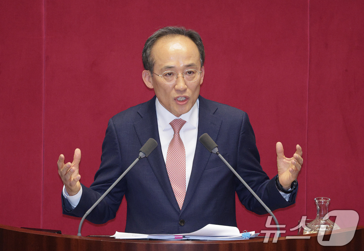 (서울=뉴스1) 신웅수 기자 = 추경호 국민의힘 의원이 13일 서울 여의도 국회에서 열린 제430회국회(임시회) 제1차 본회의에서 은행법 일부개정법률안에 대한 무제한 토론(필리버스 …