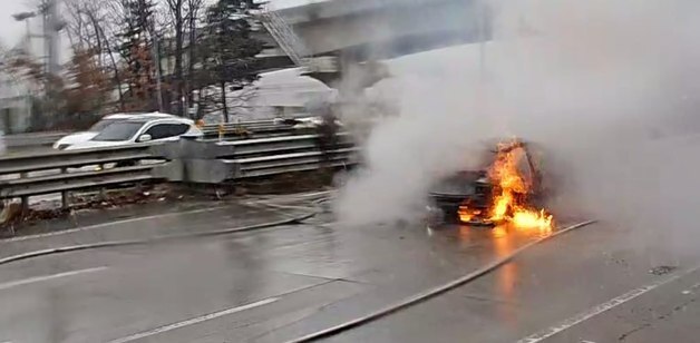 경기 광주 직동터널 부근서 차량 화재…20분 만에 초진