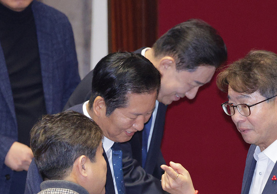 필리버스터 종결건 투표하는 정청래·김병기