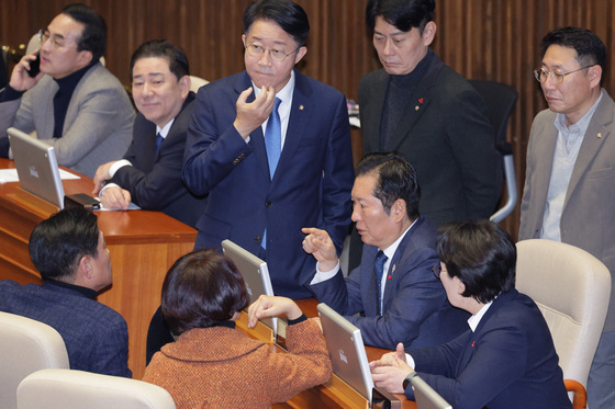 현안 논의하는 정청래 대표
