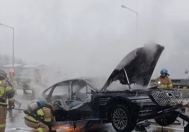 경기 광주 직동터널 부근서 차량 화재…정체 극심(종합)