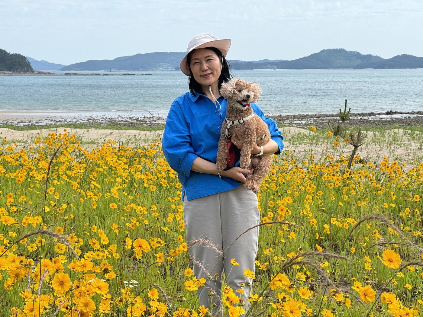 본문 이미지 - 어기구 농림축산식품해양수산위원회 위원장의 아내와 반려견 ‘어수선’&#40;의원실 제공&#41; ⓒ 뉴스1