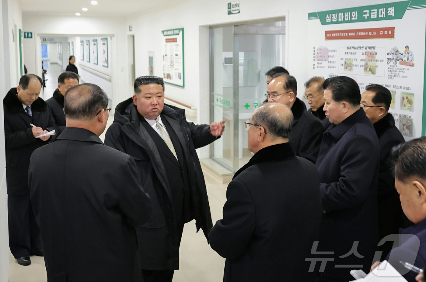 (평양 노동신문=뉴스1) = 북한 노동당 기관지 노동신문은 전날인 13일 구성시 병원 준공식이 김정은 당 총비서의 참석하에 성대히 진행됐다고 14일 보도했다. [국내에서만 사용가능 …