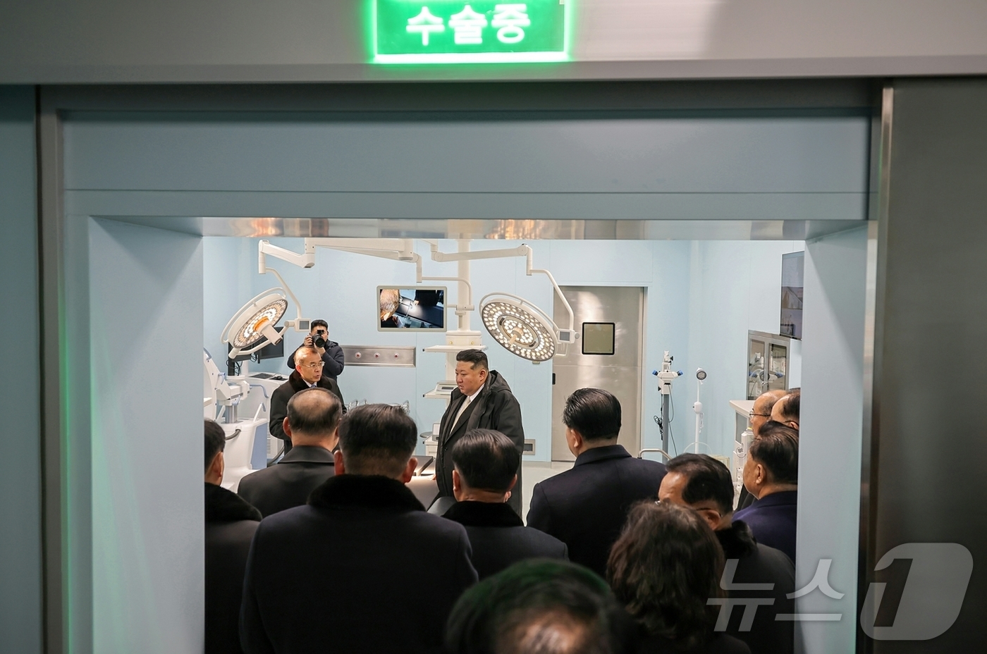 (평양 노동신문=뉴스1) = 북한 노동당 기관지 노동신문은 전날인 13일 구성시 병원 준공식이 김정은 당 총비서의 참석하에 성대히 진행됐다고 14일 보도했다. [국내에서만 사용가능 …