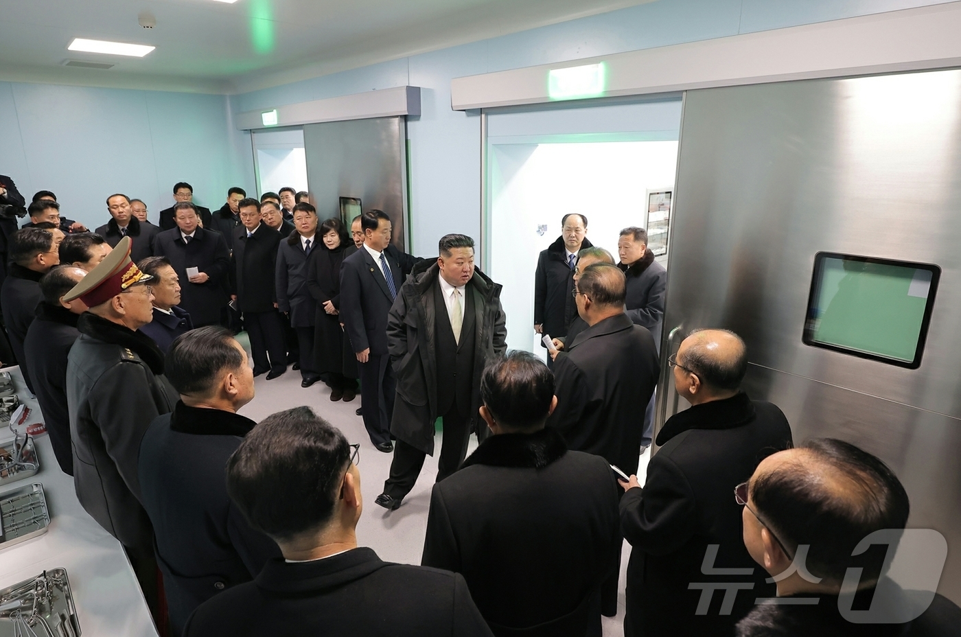 (평양 노동신문=뉴스1) = 북한 노동당 기관지 노동신문은 전날인 13일 구성시 병원 준공식이 김정은 당 총비서의 참석하에 성대히 진행됐다고 14일 보도했다. [국내에서만 사용가능 …