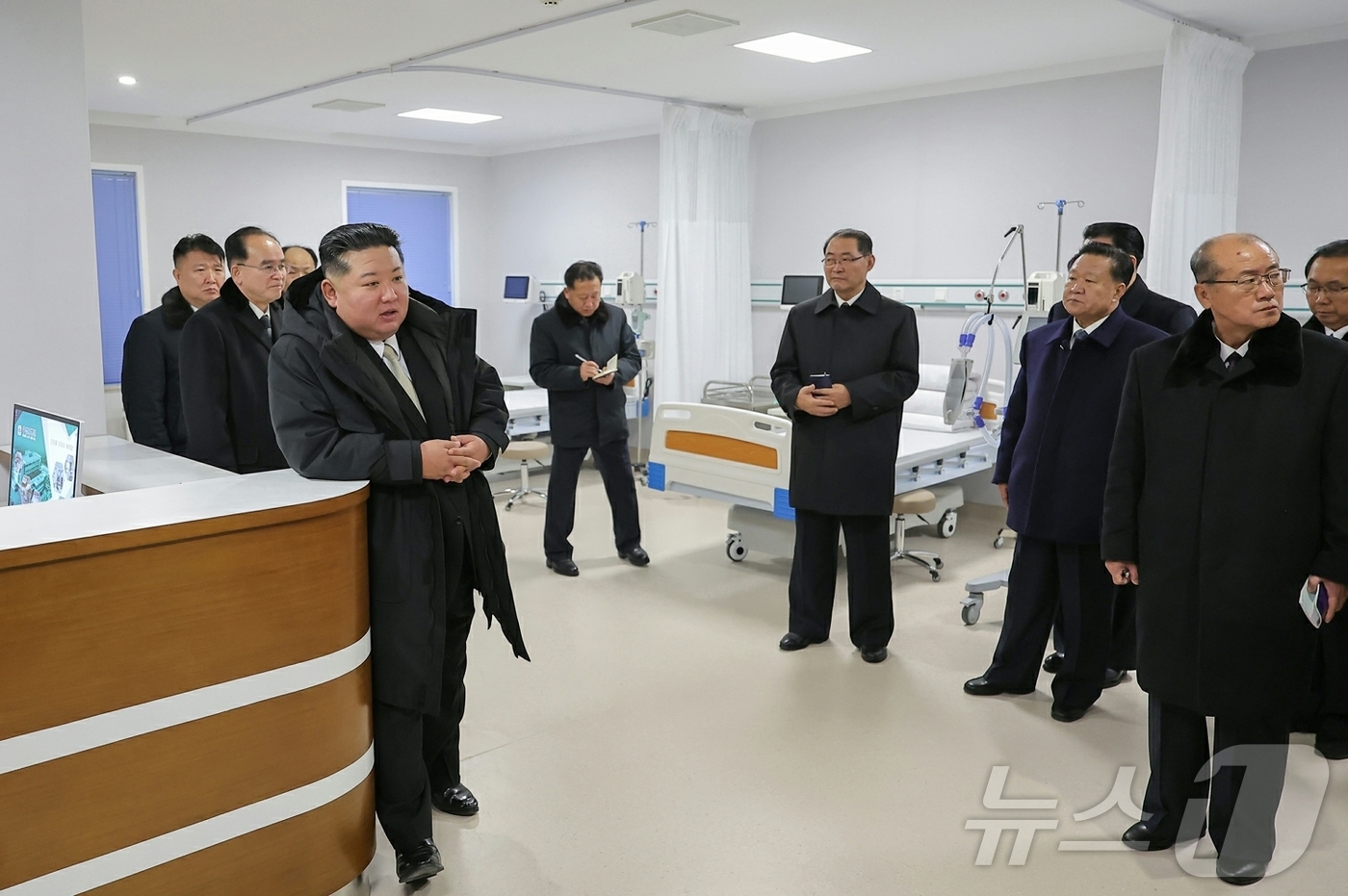 (평양 노동신문=뉴스1) = 북한 노동당 기관지 노동신문은 전날인 13일 구성시 병원 준공식이 김정은 당 총비서의 참석하에 성대히 진행됐다고 14일 보도했다. [국내에서만 사용가능 …