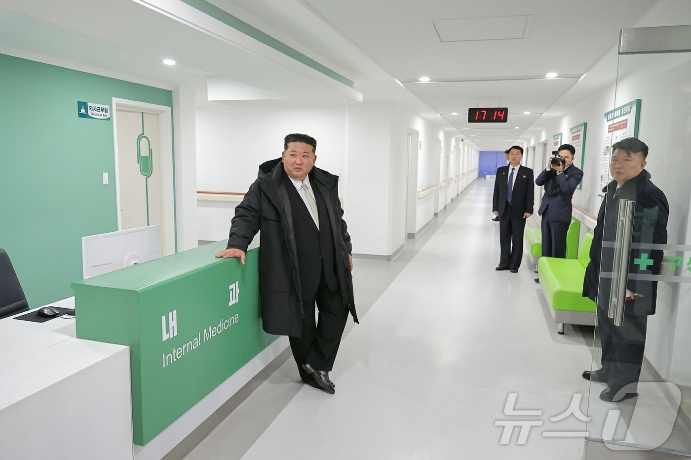 (평양 노동신문=뉴스1) = 북한 노동당 기관지 노동신문은 전날인 13일 구성시 병원 준공식이 김정은 당 총비서의 참석하에 성대히 진행됐다고 14일 보도했다. [국내에서만 사용가능 …