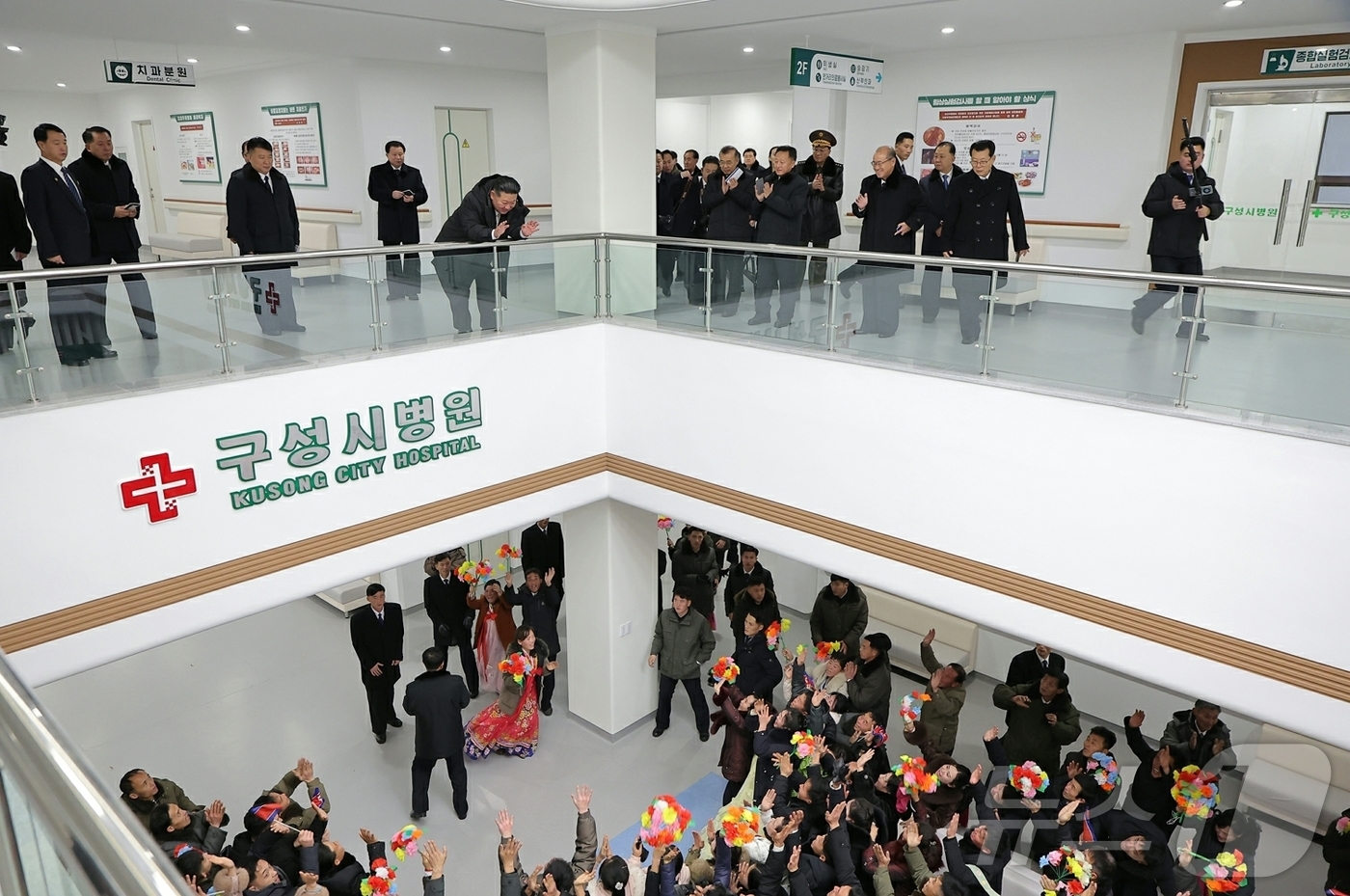 (평양 노동신문=뉴스1) = 북한 노동당 기관지 노동신문은 전날인 13일 구성시 병원 준공식이 김정은 당 총비서의 참석하에 성대히 진행됐다고 14일 보도했다. [국내에서만 사용가능 …