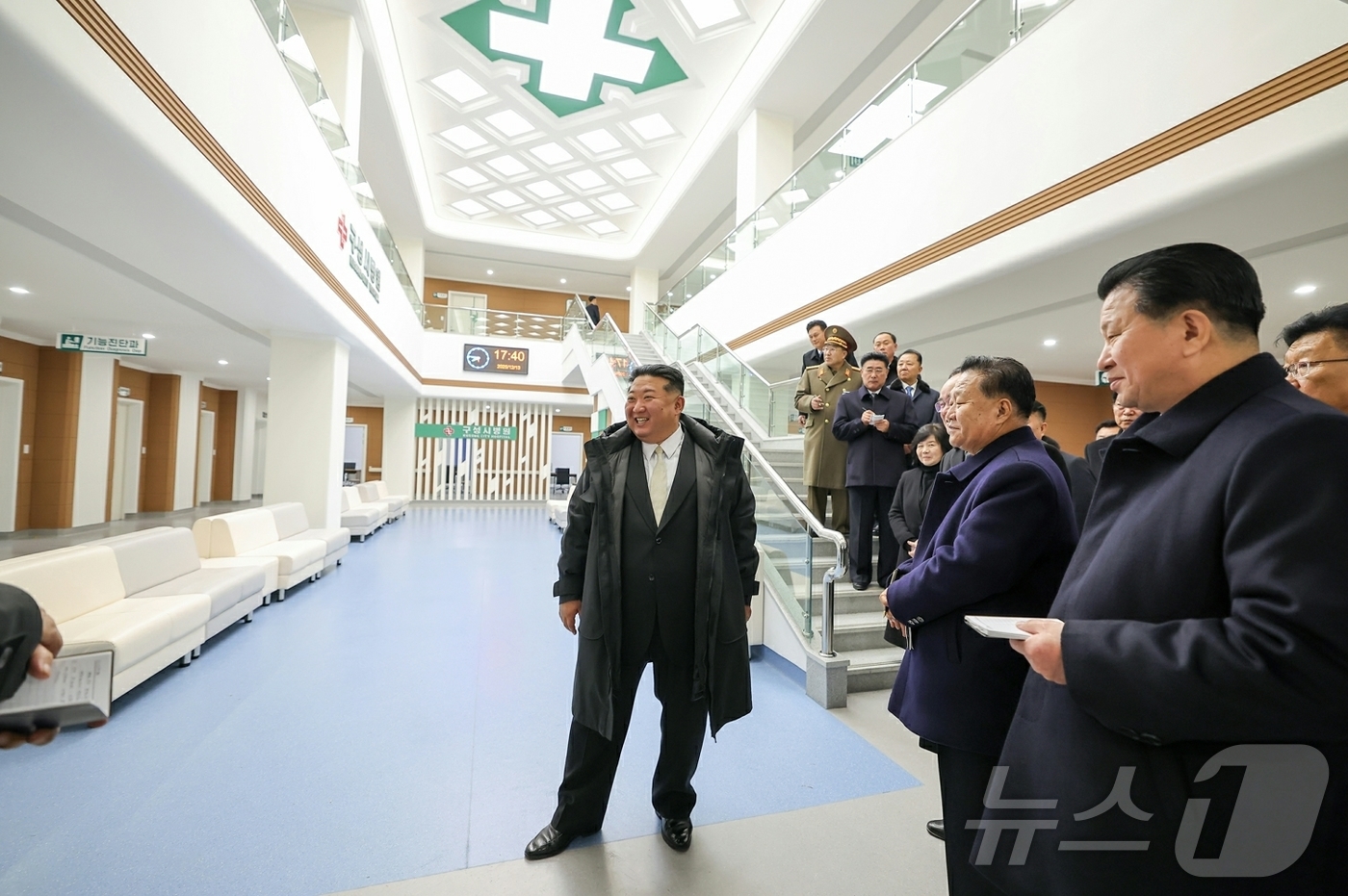 (평양 노동신문=뉴스1) = 북한 노동당 기관지 노동신문은 전날인 13일 구성시 병원 준공식이 김정은 당 총비서의 참석하에 성대히 진행됐다고 14일 보도했다. [국내에서만 사용가능 …