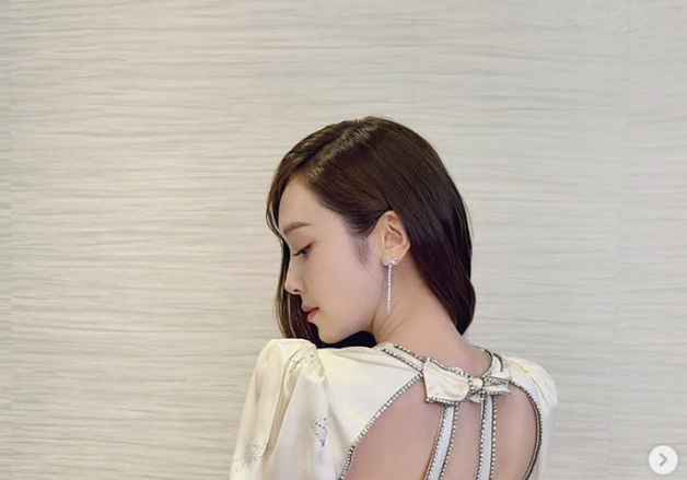 제시카, 매혹적인 등 노출 드레스…아이돌 시절 그대로인 개미 허리
