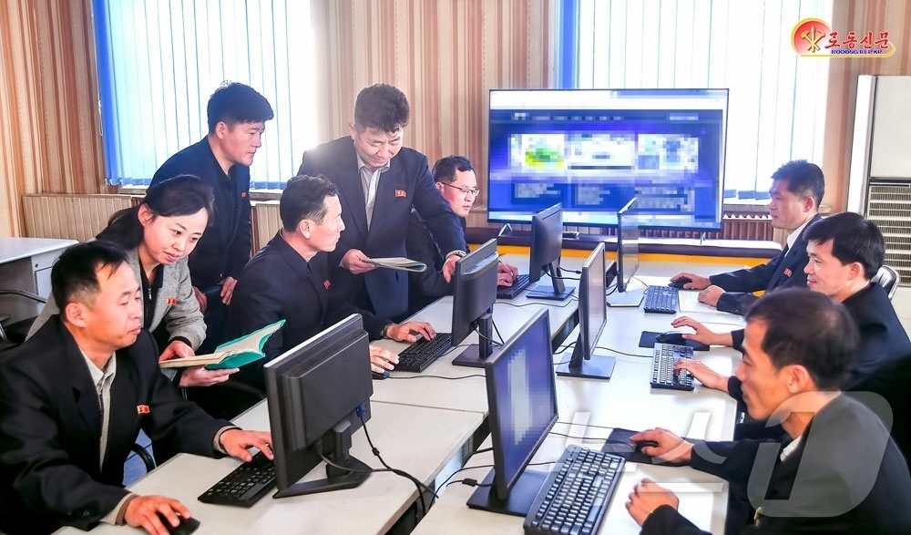 (평양 노동신문=뉴스1) = 북한 노동당 기관지 노동신문은 14일 중앙과학기술통보사를 조명하며 "새로운 창조와 변혁의 시대에 과학기술정보봉사기지들의 지위와 역할은 날로 부각되고 있 …