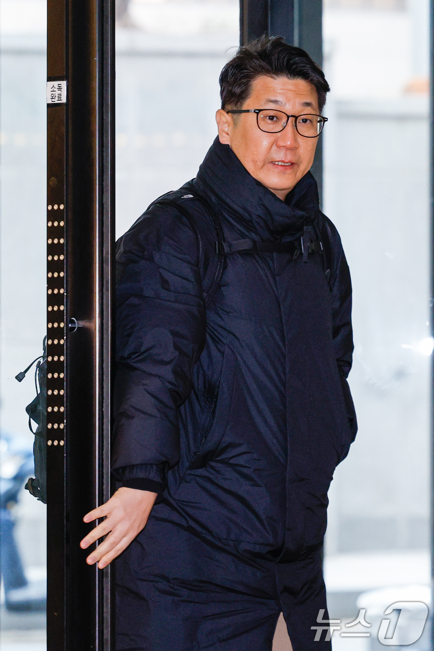 (서울=뉴스1) 안은나 기자 = 문지석 광주지검 부장검사가 14일 오전 서울 서초구 안권섭 특별검사팀 사무실에서 '쿠팡 일용직 노동자 퇴직금 미지급 사건' 관련 참고인 신분으로 두 …