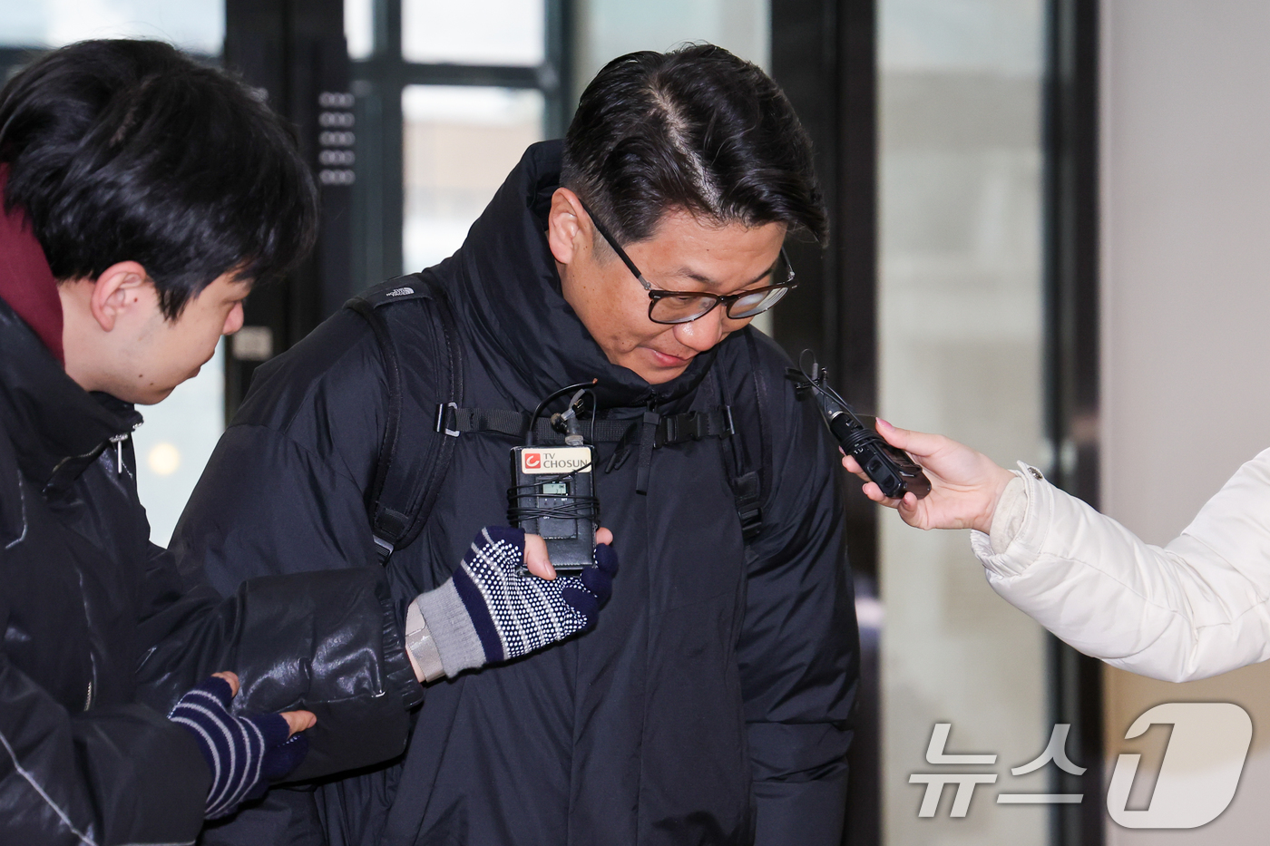 (서울=뉴스1) 안은나 기자 = 문지석 광주지검 부장검사가 14일 오전 서울 서초구 안권섭 특별검사팀 사무실에서 '쿠팡 일용직 노동자 퇴직금 미지급 사건' 관련 참고인 신분으로 두 …