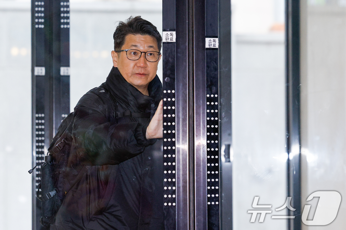 (서울=뉴스1) 안은나 기자 = 문지석 광주지검 부장검사가 14일 오전 서울 서초구 안권섭 특별검사팀 사무실에서 '쿠팡 일용직 노동자 퇴직금 미지급 사건' 관련 참고인 신분으로 두 …