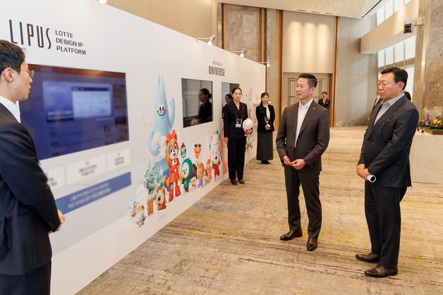 신동빈 회장 주재 롯데 디자인전략회의…'브랜드 연속성' 강조