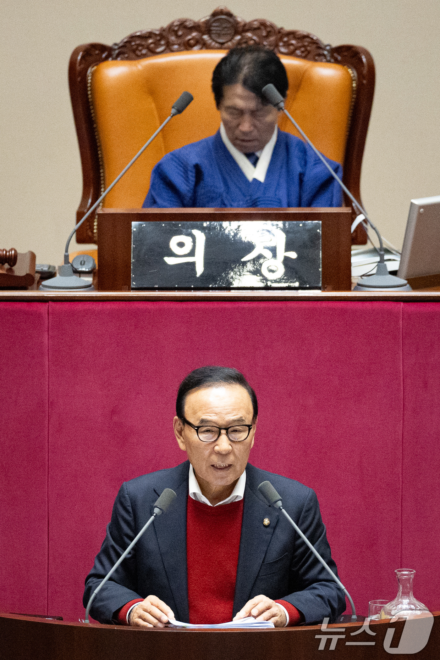 (서울=뉴스1) 유승관 기자 = 박덕흠 국민의힘 의원이 14일 서울 여의도 국회에서 열린 제430회 국회(임시회) 제1차 본회의에서 경찰관 직무집행법 일부개정법률안에 대한 무제한토 …