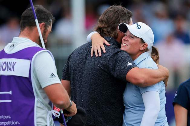 '환상 벙커샷' 코글린-노박, 혼성 이벤트 대회 둘째날 선두 도약