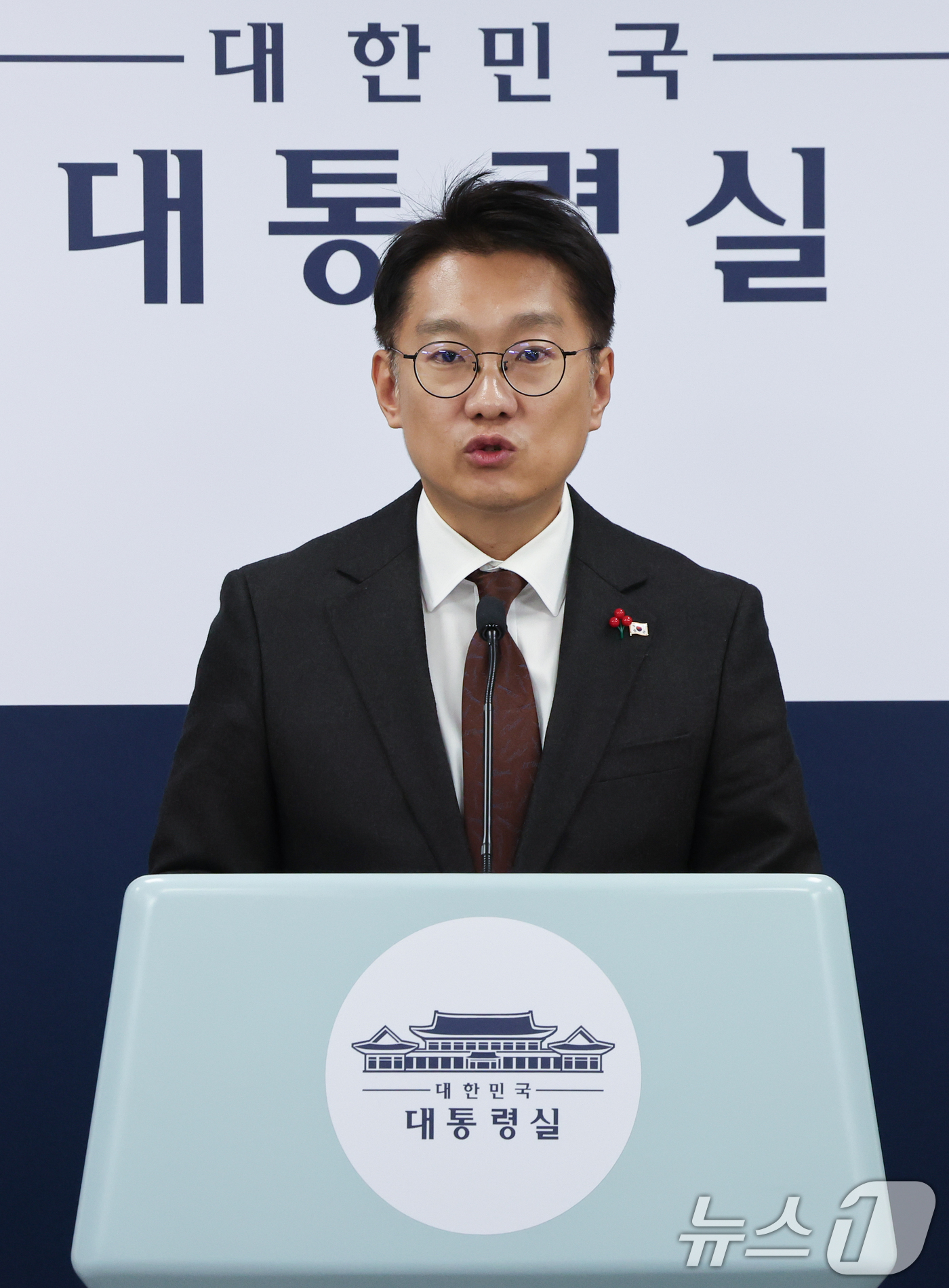 (서울=뉴스1) 허경 기자 = 김남준 대통령실 대변인이 14일 서울 용산 대통령실 청사에서 정부 부처 업무보고 관련 브리핑을 하고 있다. 2025.12.14/뉴스1