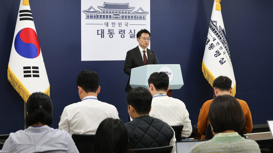 업무보고 관련 브리핑하는 김남준 대변인