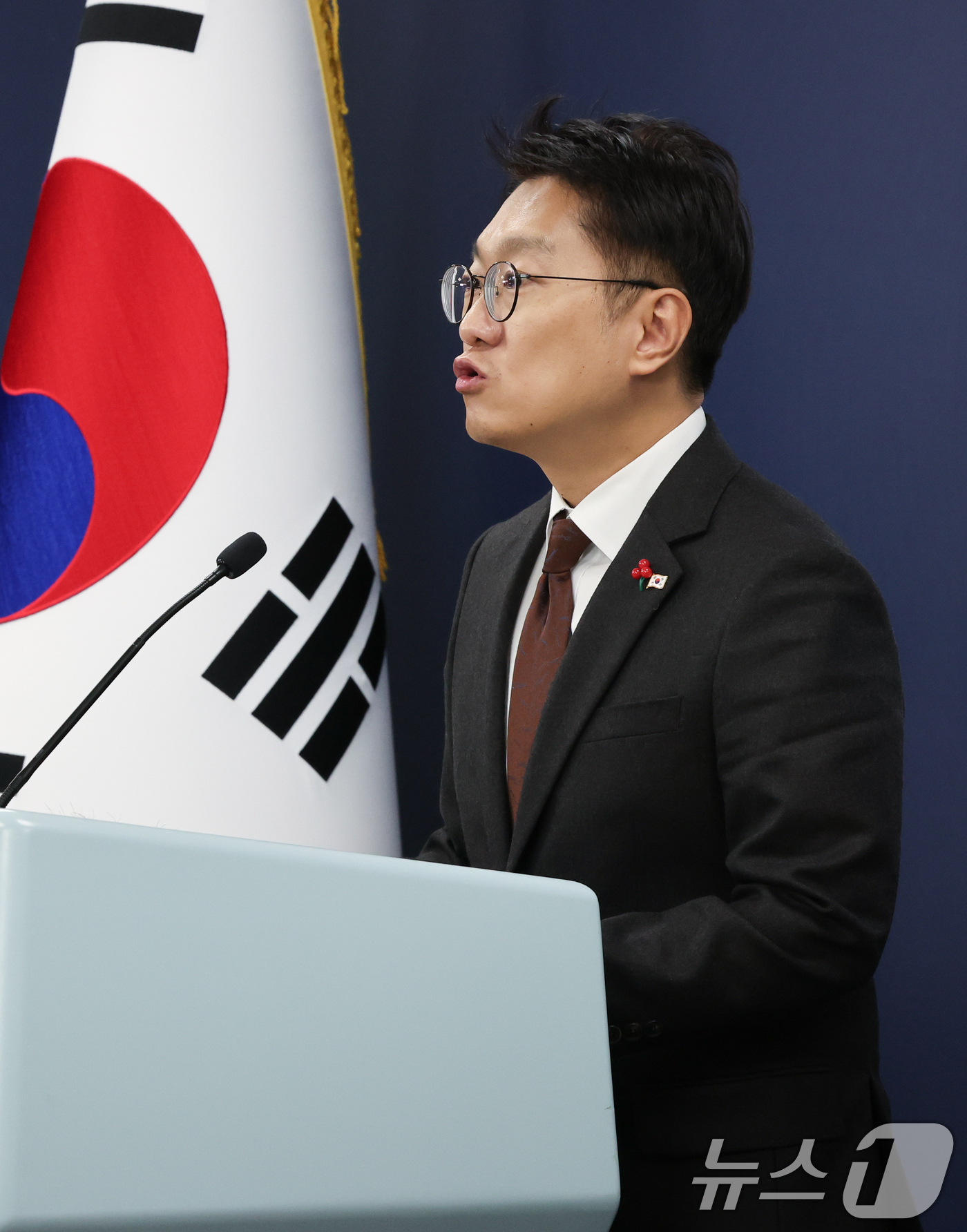 (서울=뉴스1) 허경 기자 = 김남준 대통령실 대변인이 14일 서울 용산 대통령실 청사에서 정부 부처 업무보고 관련 브리핑을 하고 있다. 2025.12.14/뉴스1