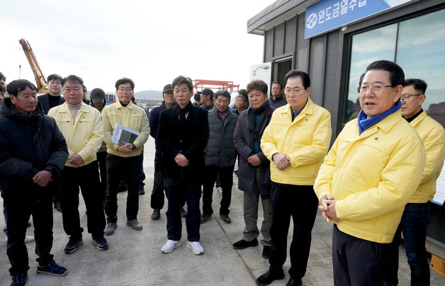 김영록 지사, 완도 미역 양식장 피해 현장 방문