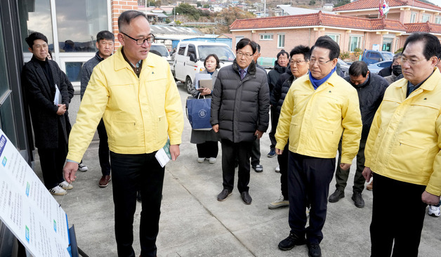 김영록 전남지사, 완도서 미역 엽체 탈락 피해 상황 점검
