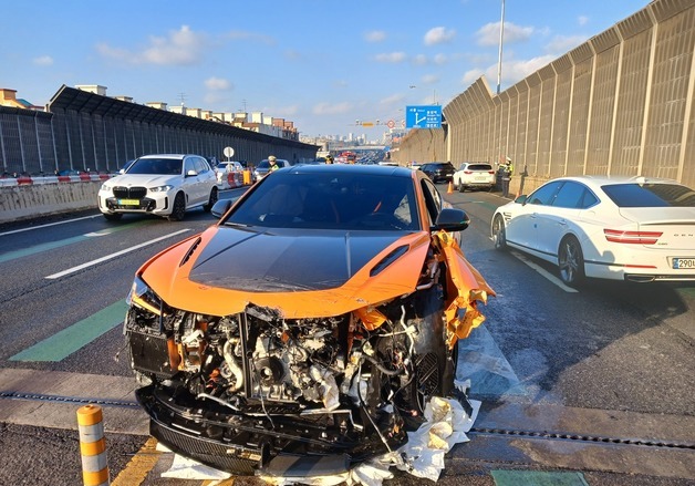 인천대로서 '중앙선 침범' 람보르기니 4중 추돌