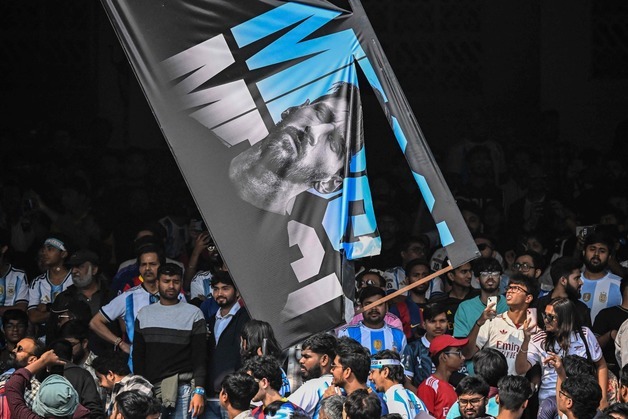 '운동장 한 바퀴' 메시 보는데 15만원?…성난 인도 팬들 축구장 난동