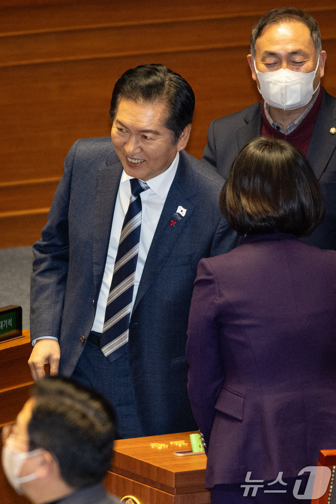 (서울=뉴스1) 유승관 기자 = 정청래 더불어민주당 대표가 14일 서울 여의도 국회에서 열린 제430회 국회(정기회) 제1차 본회의에서 경찰관 직무집행법 일부개정법률안에 대한 무제 …