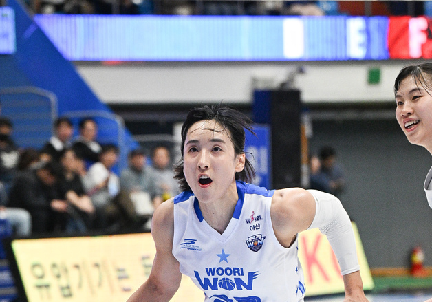 '김단비 22점' 우리은행, 신한은행 47-44 제압…시즌 첫 3연승