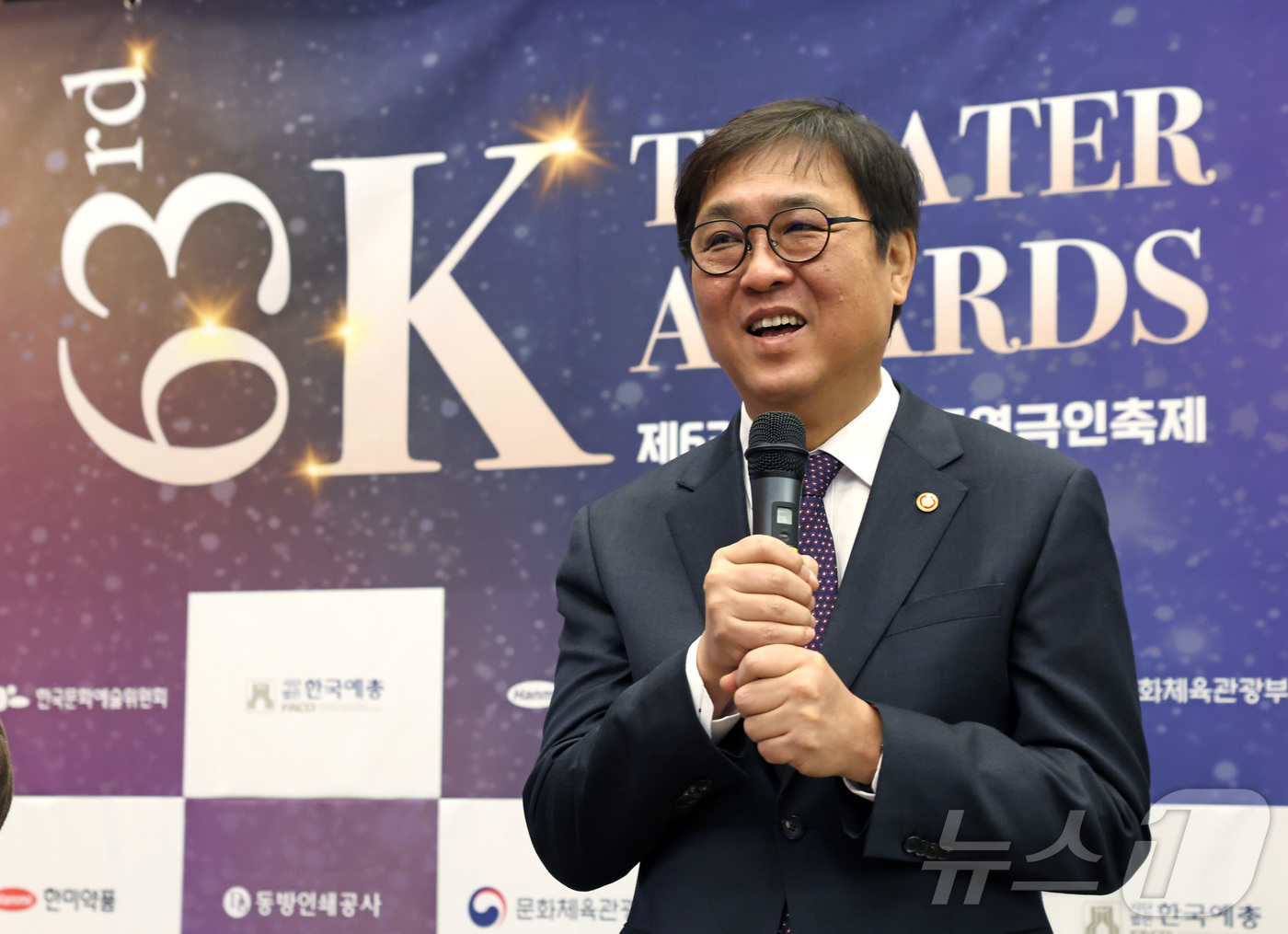 (서울=뉴스1) = 최휘영 문화체육관광부 장관이 14일 서울 종로구 아르코예술극장에서 열린 '대한민국 연극인 축제 K-Theater Awards'에서 인사말을 하고 있다. (문화체 …