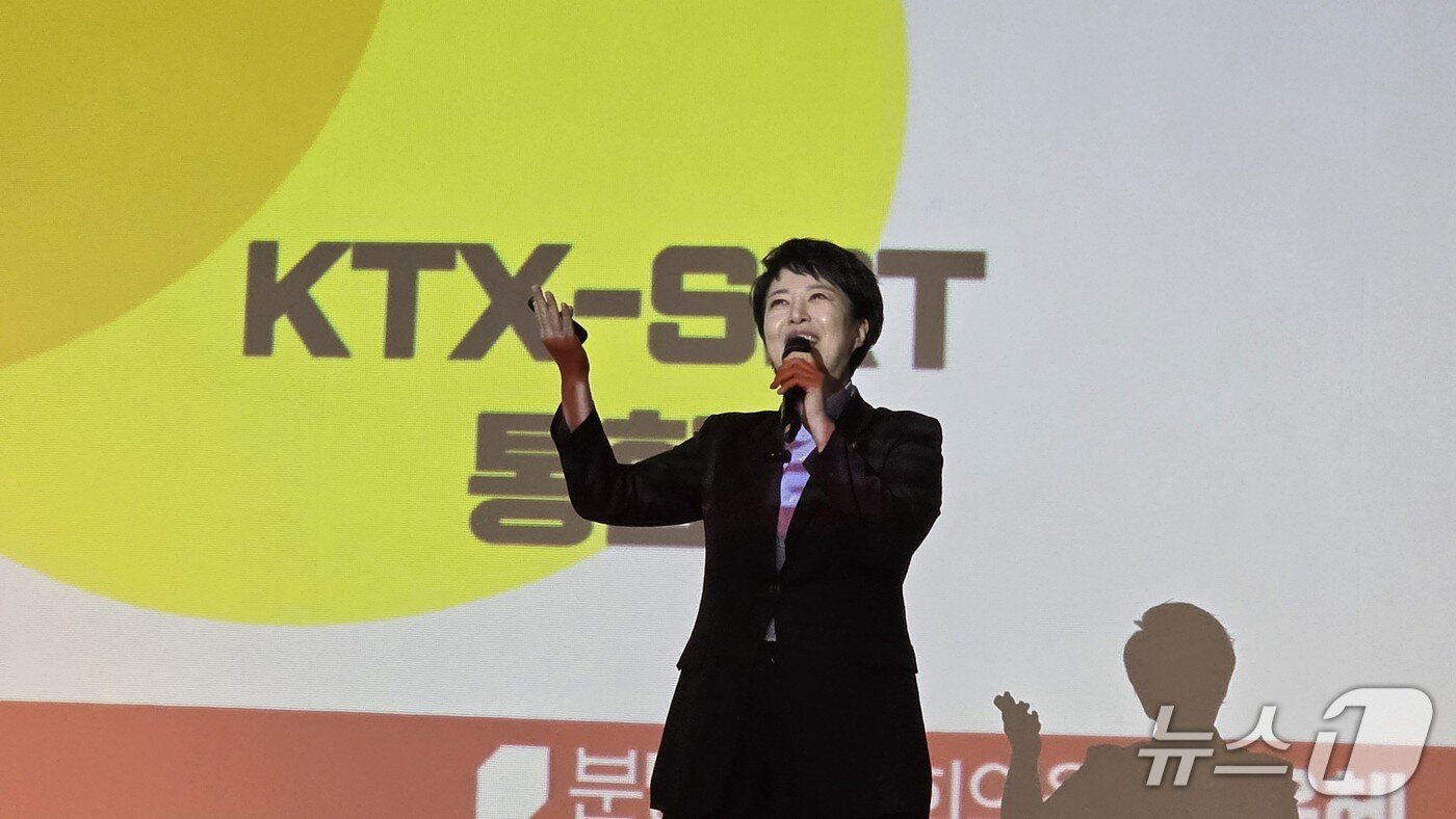 본문 이미지 - 특강에 나서 당원들의 호응을 얻고 있는 김은혜 국민의힘 국회의원(재판매 및 DB금지)2025.12.14/뉴스1 ⓒ 뉴스1 김태완 기자