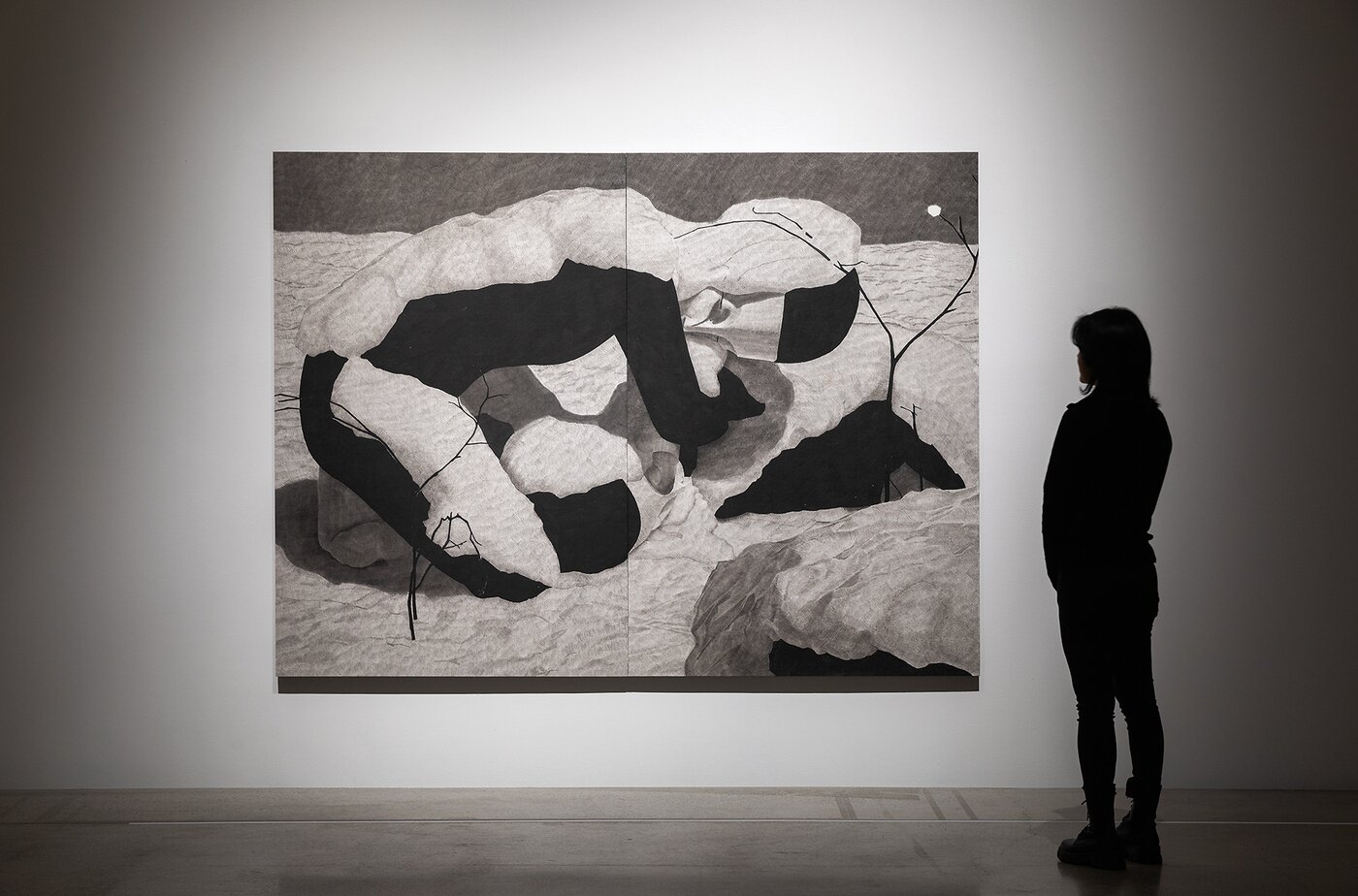 본문 이미지 - 무나씨, 우리가 지워지는 계절에, 2025, Ink on Korean paper, 193.9 x 260.6 cm 스페이스K 서울 제공)