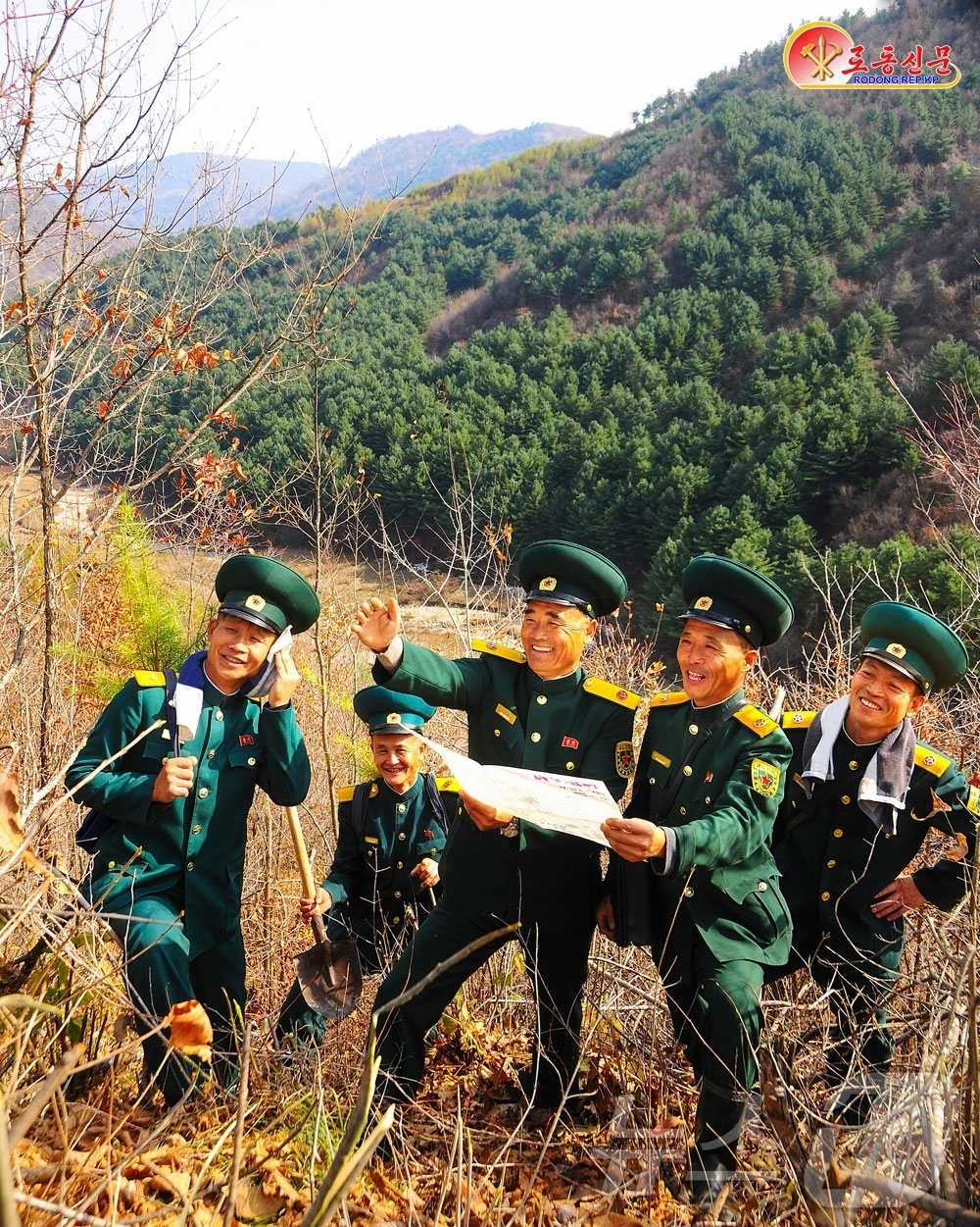 (평양 노동신문=뉴스1) = 북한 노동당 기관지 노동신문은 15일 화평군산림경영소 장백산림감독분소의 종업원들을 조명하며 "수종이 좋은 나무들을 더 많이 심어 조국의 산들을 황금산, …