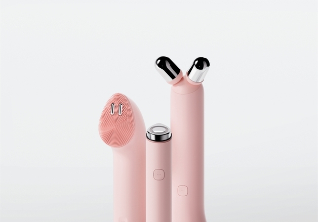 "클렌저가 경락 디바이스로"…에이피알, '부스터 브이 롤러 헤드'