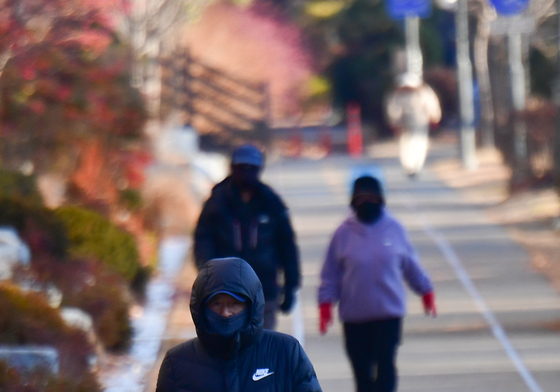 동장군 찾아온 철길  숲