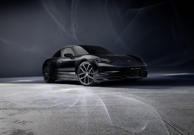 포르쉐코리아, 타이칸 블랙 에디션 고객 인도 시작