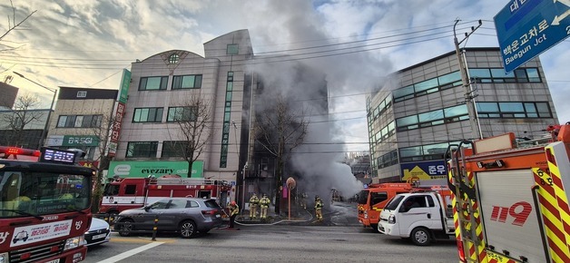 광주 월산동 도심 상가서 화재…20분만에 진화