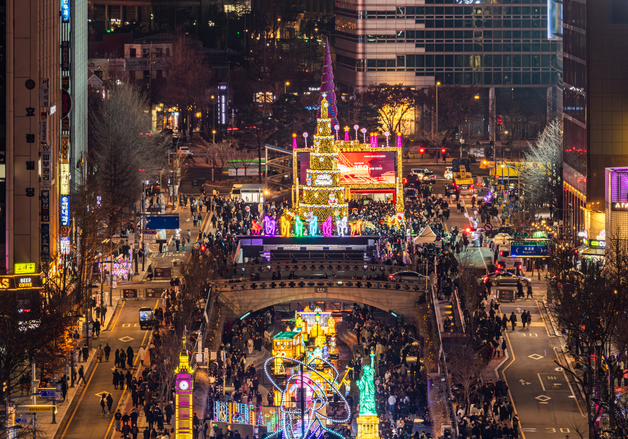 세계가 즐기는 서울의 겨울밤…빛초롱축제·광화문 마켓 개막