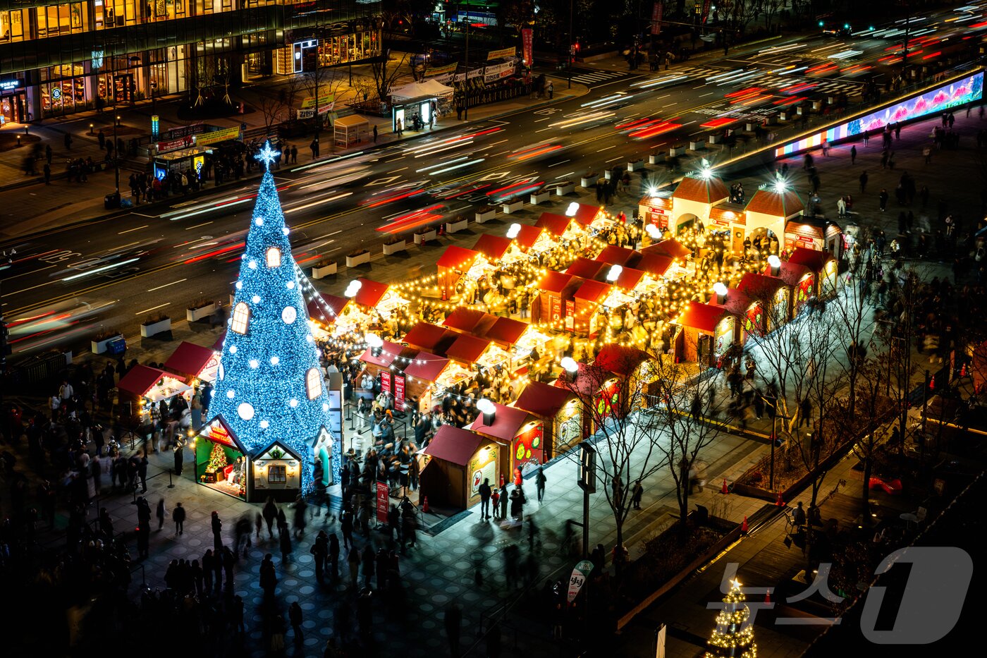 본문 이미지 - 2025 광화문 마켓 전경(서울관광재단 제공)