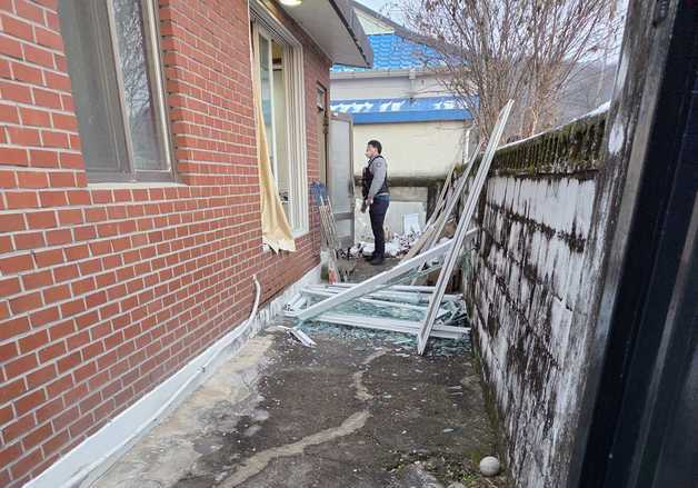 원주 지정면 주택서 휴대용 가스버너 폭발…80대 다쳐