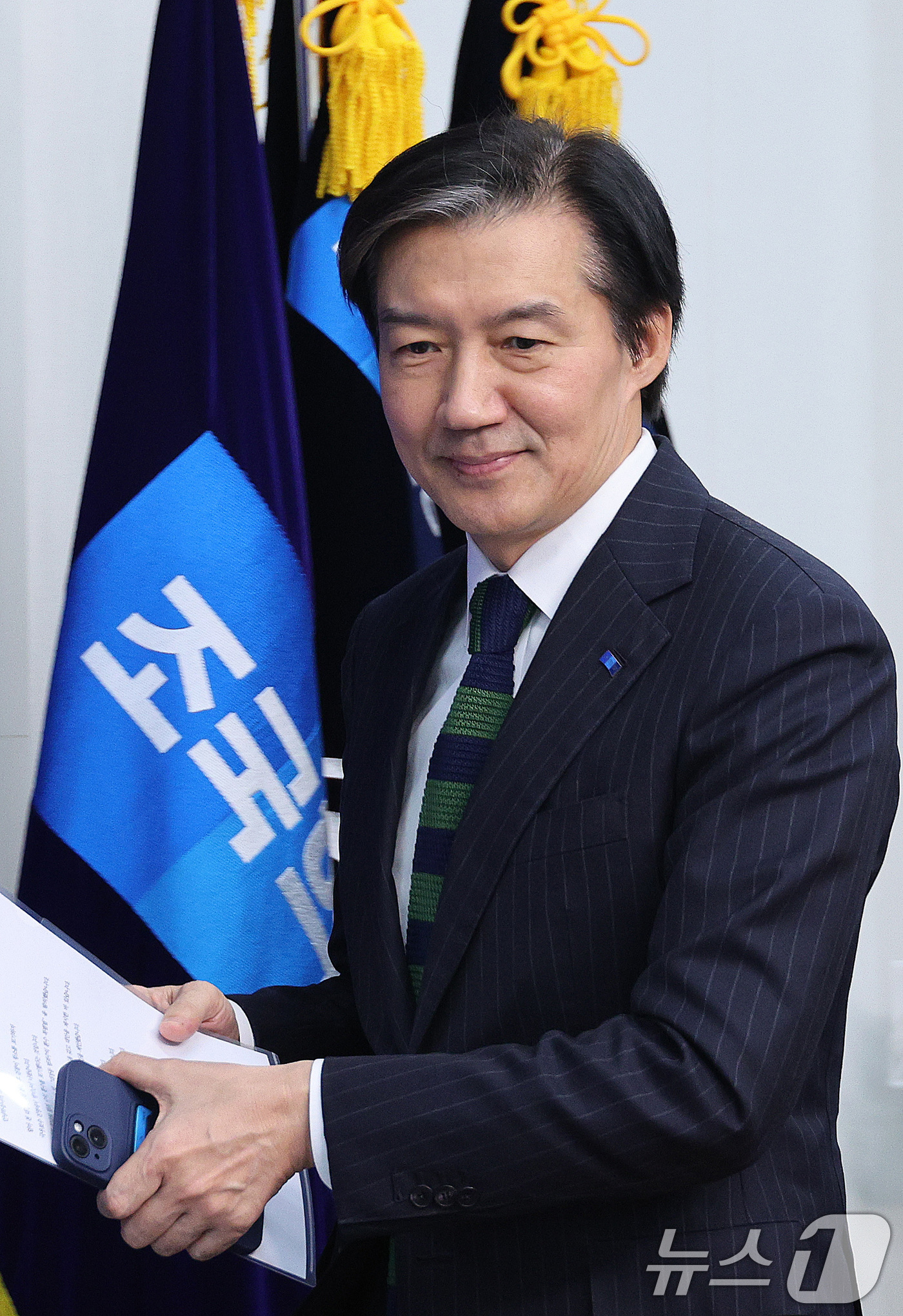 (서울=뉴스1) 신웅수 기자 = 조국 조국혁신당 대표가 15일 서울 여의도 국회에서 열린 최고위원회의에 참석하고 있다. 2025.12.15/뉴스1