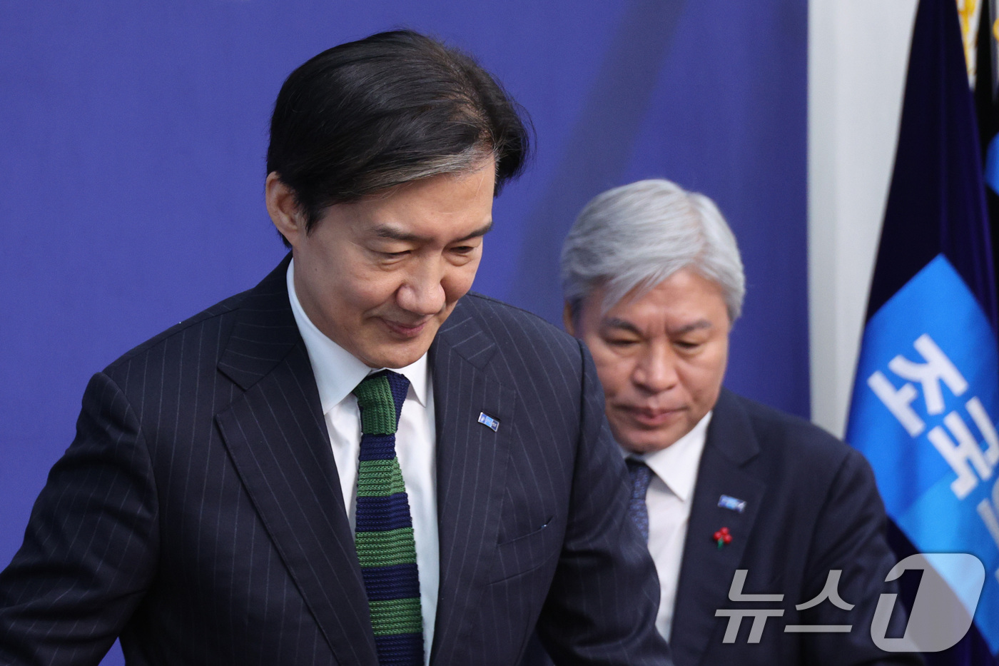 (서울=뉴스1) 신웅수 기자 = 조국 조국혁신당 대표가 15일 서울 여의도 국회에서 열린 최고위원회의에 참석하고 있다. 2025.12.15/뉴스1