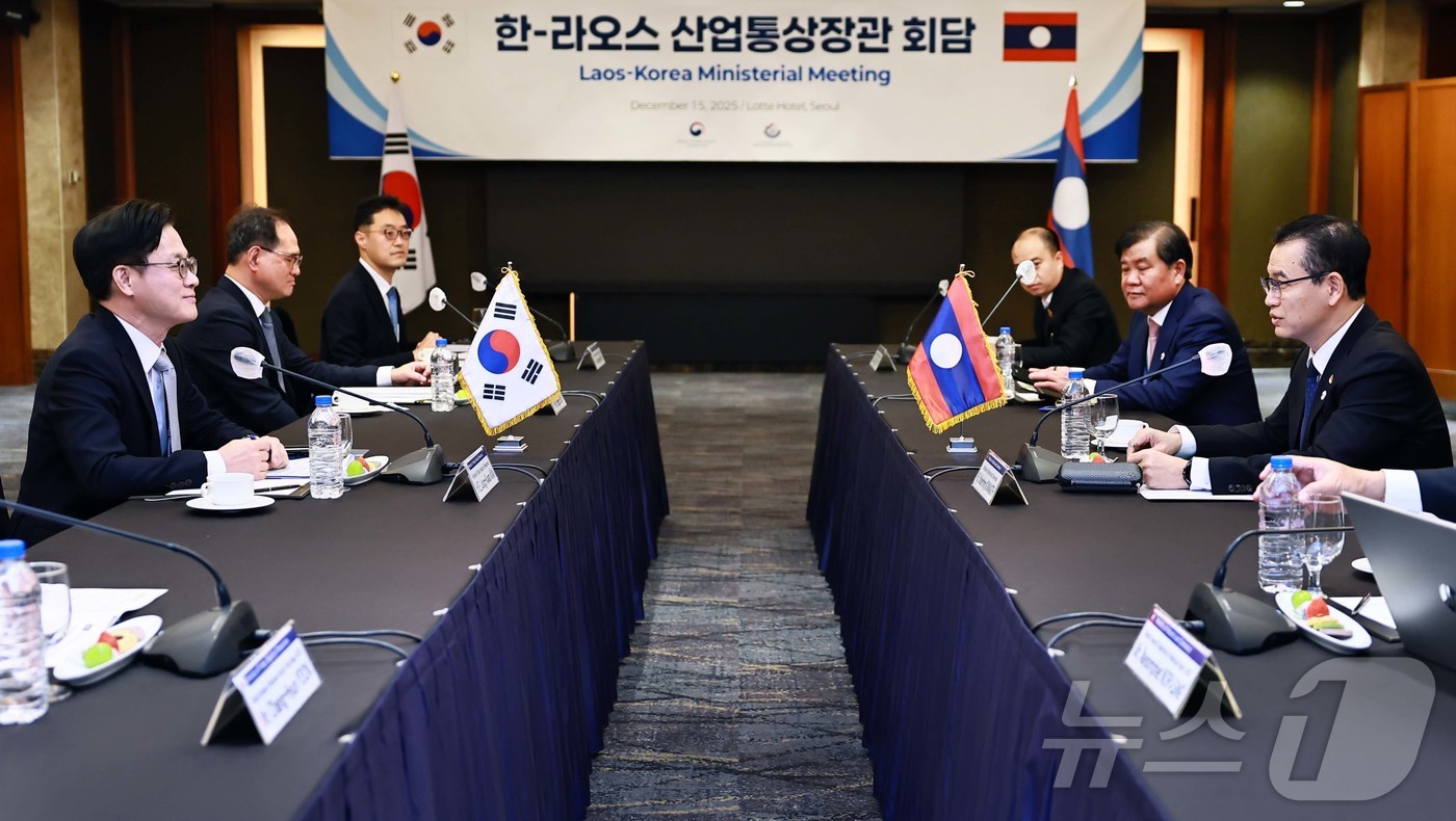 (서울=뉴스1) = 김정관 산업통상자원부 장관이 15일 오전 서울 소공동 롯데호텔에서 열린 '한·라오스 산업통상장관 회담'에서 발언하고 있다. (산업통상자원부 제공. 재판매 및 D …