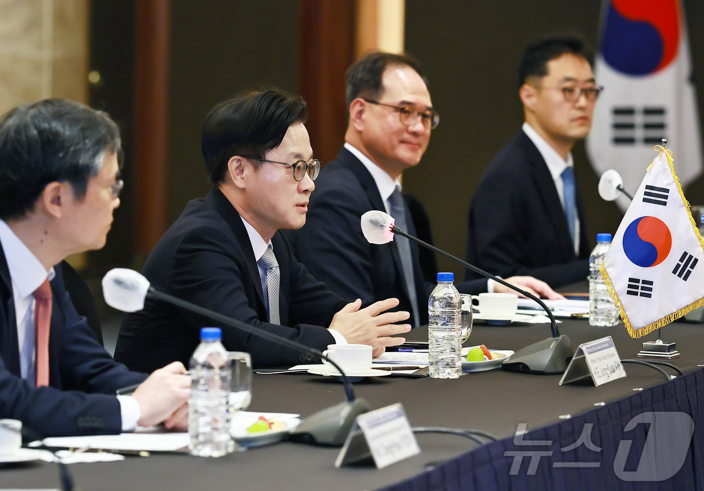 (서울=뉴스1) = 김정관 산업통상자원부 장관이 15일 오전 서울 소공동 롯데호텔에서 열린 '한·라오스 산업통상장관 회담'에서 발언하고 있다. (산업통상자원부 제공. 재판매 및 D …